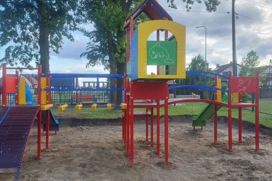 Nowy plac zabaw w Białkowie gotowy, przed nami modernizacja boiska