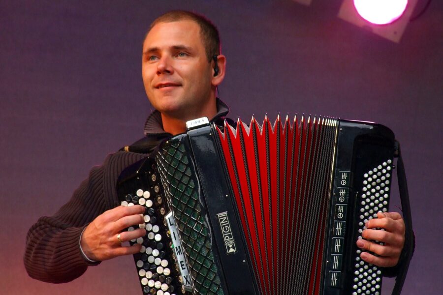 Marcin Wyrostek zagrał dla tłumów na Placu Bohaterów w Słubicach